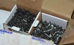 輪胎店叔侄馬路撒釘8個(gè)月致兩千多人報(bào)案，被訴危害公共安全