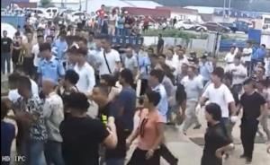 安徽界首執(zhí)法人員打人？官方：實(shí)為阻撓執(zhí)法事件，警方正調(diào)查