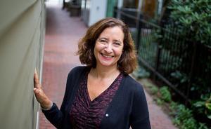 中国古诗词撩动哈佛教授，她要搞一场美国版诗词大会