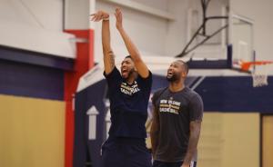 考辛斯?jié)饷际仔愫峡?6分23籃板，但鵜鶘輸了火箭30分