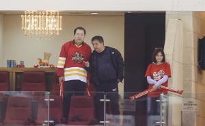 “洗錢”風波后英達現身冰球場：大部分錢是給孩子學冰球的