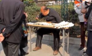 “半臂书法家”贾维军:要凭本事吃饭