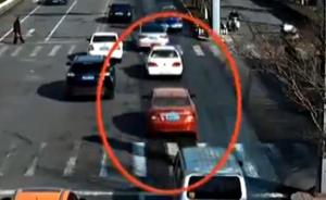 男孩摔倒螺絲刀戳進臉，交警護送就醫(yī)