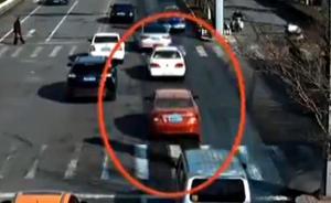 男孩摔倒螺絲刀戳進(jìn)臉，交警護(hù)送就醫(yī)