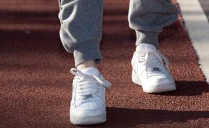 廣西玉林一高中數(shù)千學(xué)生集體環(huán)繞校道慢跑，一女生猝死