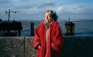 今天是杜拉斯的忌日，看看她生前如何看待激情和酒精