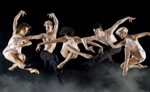 爵士芭蕾舞在极限中展示的肉身之美