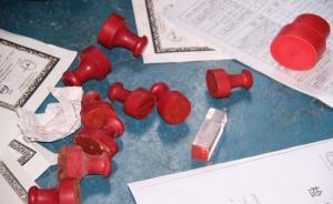 解放军报刊文：为官不为的“瘫官”也是可耻的