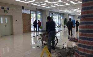 上海一轎車開進(jìn)醫(yī)院門診大廳，未造成人員傷亡