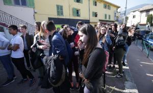 法國校園槍擊事件細(xì)節(jié)披露：校長面對槍口勇敢地挺身而出