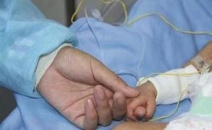 外婆聽(tīng)信“土方法”給孫子放血，男嬰被扎30多針病危