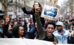 巴黎再爆發(fā)反對(duì)警察暴力執(zhí)法游行，遭催淚瓦斯驅(qū)散多人被捕