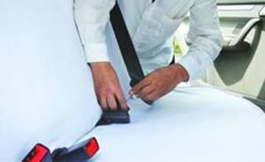 上海新交規(guī)實(shí)施首個(gè)工作日：乘客坐出租車后排不系安全帶被罰