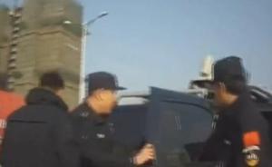 货车司机闯禁区被拦，连骂交警十分钟