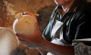 “91名陶瓷大师被取消”乌龙背后，千万巨资曾可买“大师”