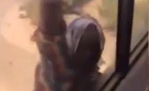 女傭掛窗邊叫救命，雇主冷漠拍墜樓過程