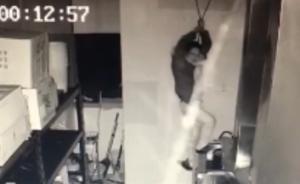 男子7次從天花板“空降”入室盜竊，偷400萬(wàn)元財(cái)物被刑拘