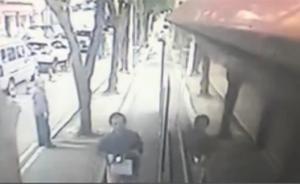 因差点错过车,男子打骂公交车司机