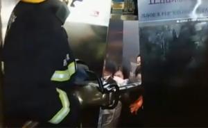 限載18人實(shí)載26，電梯直墜三層