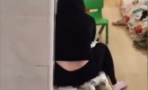 男童不睡午覺，遭幼兒園老師騎在身上打