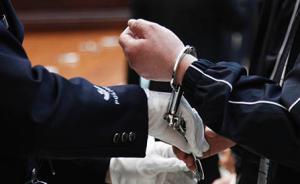 香港特区立法会议员郑松泰在法院提堂：被控侮辱国旗及区旗罪