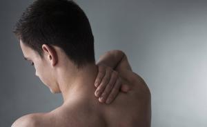 暑期入院治頸椎的年輕人增多，醫(yī)生：手機(jī)“朋友圈”刷多了