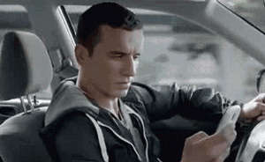 人民日報海外版談圍剿“低頭司機”：上海等地打擊開車用手機