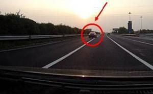 江苏鼓励群众举报违章：轿车高速路上急刹不打灯3秒连变两道