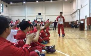 沈陽一中學(xué)高考生走T臺(tái)緩解壓力：越走越不在意別人的眼光