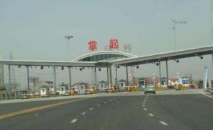 寧波高速路事故現(xiàn)場(chǎng)：交警還在處理，兩家汽修廠搶生意已開打