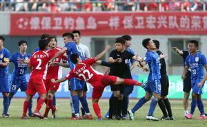 武汉宏兴围殴事件周年：终身禁足球员每天做十小时“苦力”