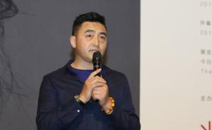 从忧郁的三毛到展厅的观众，肖全镜头下那些青涩或家常的人们
