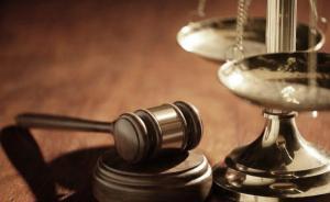 摩托车被偷后在外地肇事，车主因没报案被判连带赔偿8万