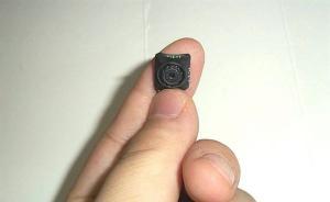 女子公厕内发现马桶疏通器安装偷拍机，可供实时观看摄录画面