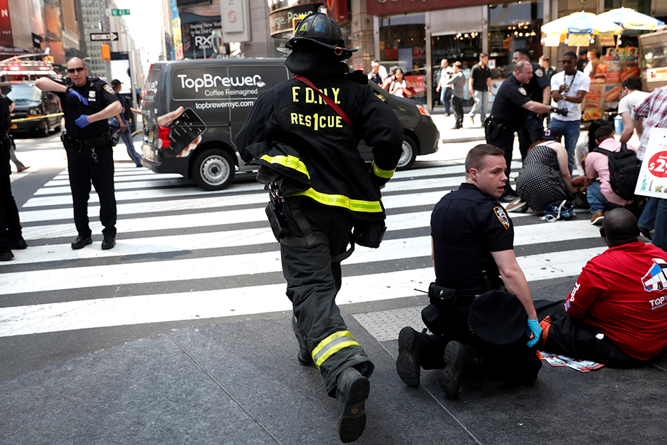 2017-05-18T171456Z_2117268458_RC150262A880_RTRMADP_3_NEW-YORK-CRASH