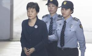 樸槿惠今天再次出庭受審，分析稱法院或?qū)⒃?0月前宣判
