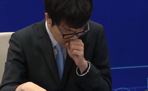 抓头发捂胸口,柯洁表情包被“玩坏”