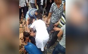 铲车作业致围墙倒塌，砸中4路人致3死