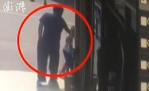 男童隨地小便，陌生男子扇其耳光被拘