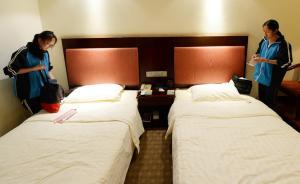 城事｜高考記：云南考生拒絕父母陪伴，與閨蜜入住酒店備戰(zhàn)?