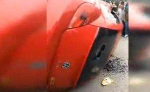 車主毆打橫穿馬路女子被掀翻車，湖南警方刑拘打人者和掀車者