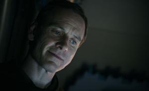 《异形：契约》：那个想在宇宙称王的“男人”