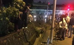 福建龙岩一小学生15日放学回家被卷入下水道，目前仍未找到