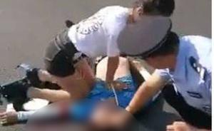 外賣小哥車禍昏迷，90后護士跪地搶救