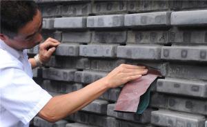 成都宽窄巷百米景观墙被游客狂留言，工作人员：涂鸦顽固难除