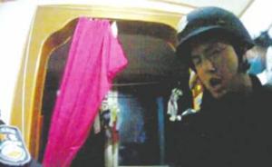 成都民警机智夺刀解救轻生女子，被喊“骗子”走红网络