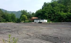 陕西铜川一天然林保护区现多处非法煤场，官方整治“抡空拳”