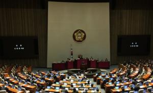 文在寅強(qiáng)行任命女外長后遭在野黨抗議，國會連續(xù)三天陷入癱瘓