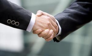 人民日?qǐng)?bào)刊文：互稱同志彰顯黨內(nèi)民主，領(lǐng)導(dǎo)干部要作好表率