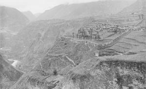 遭山体垮塌的叠溪，80多年前被吞入岷江的古城仍留影像遗迹